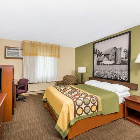 Super 8 By Wyndham Fairmont Hotel Luaran gambar