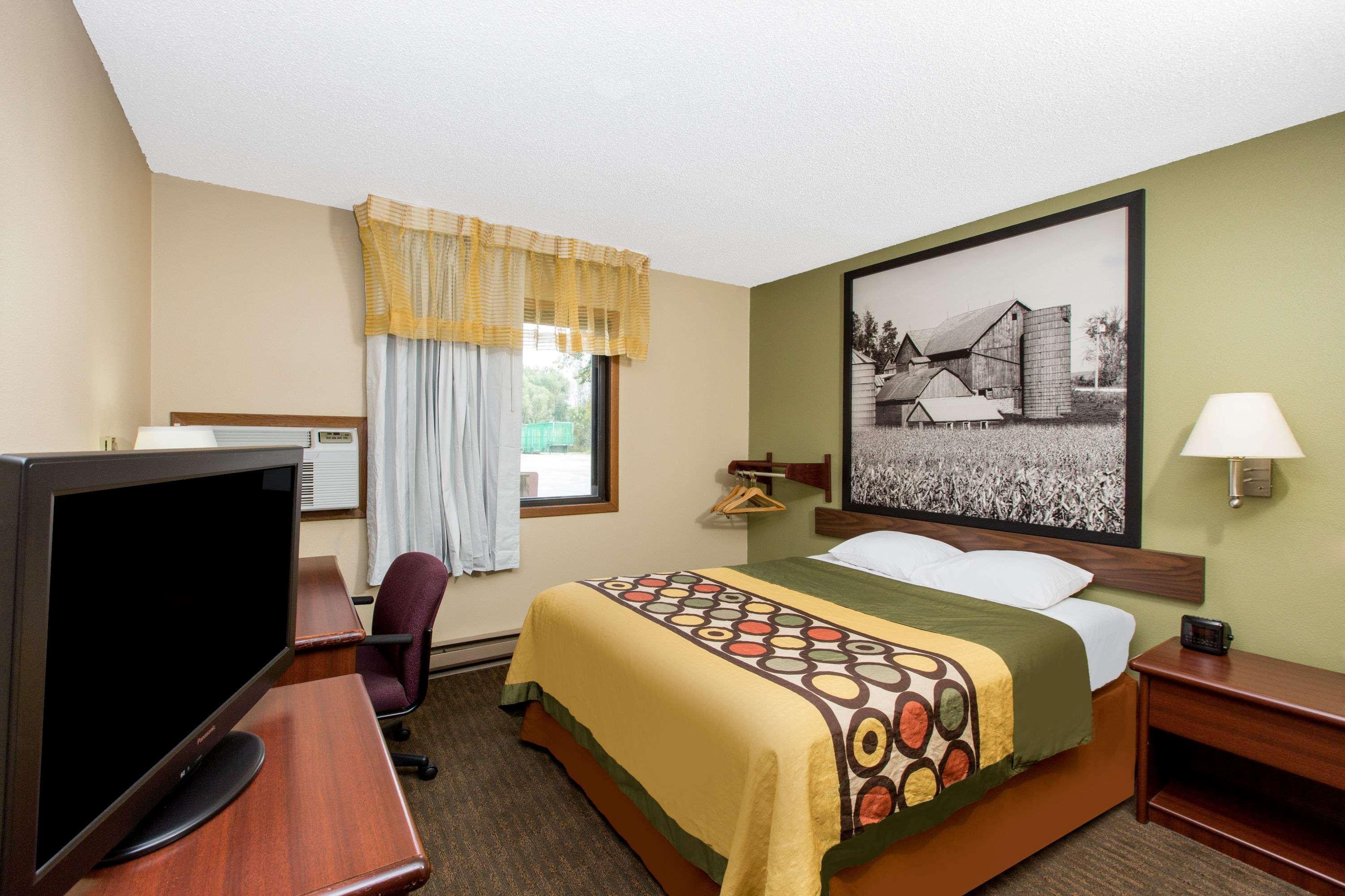 Super 8 By Wyndham Fairmont Hotel Luaran gambar