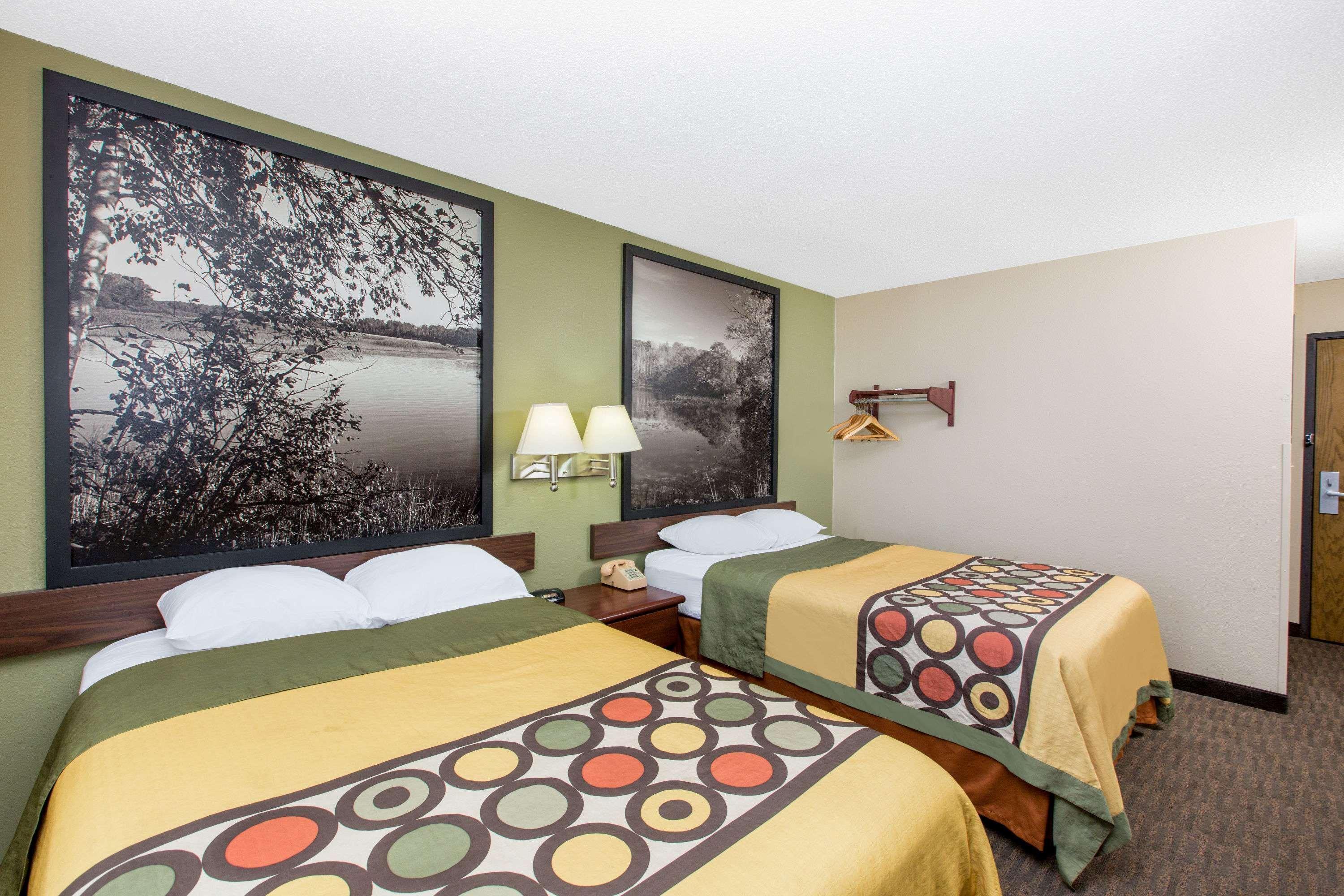 Super 8 By Wyndham Fairmont Hotel Luaran gambar