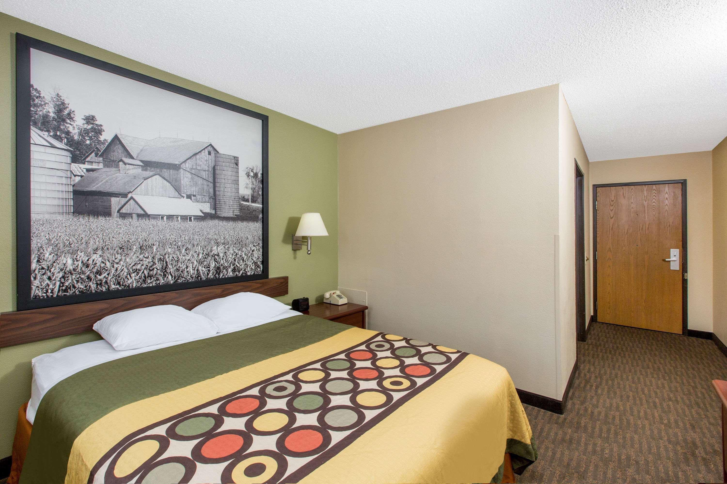Super 8 By Wyndham Fairmont Hotel Luaran gambar