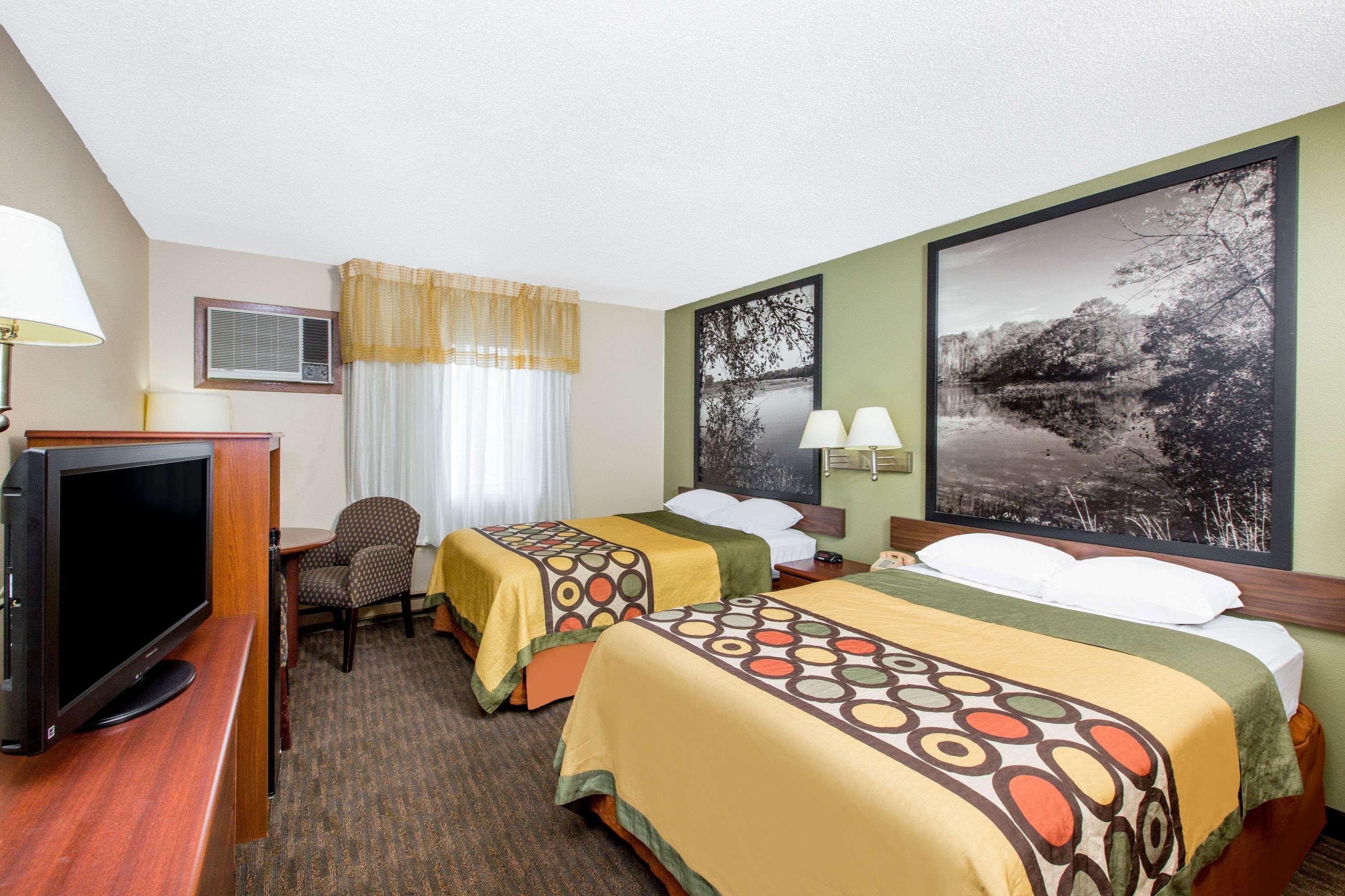 Super 8 By Wyndham Fairmont Hotel Luaran gambar